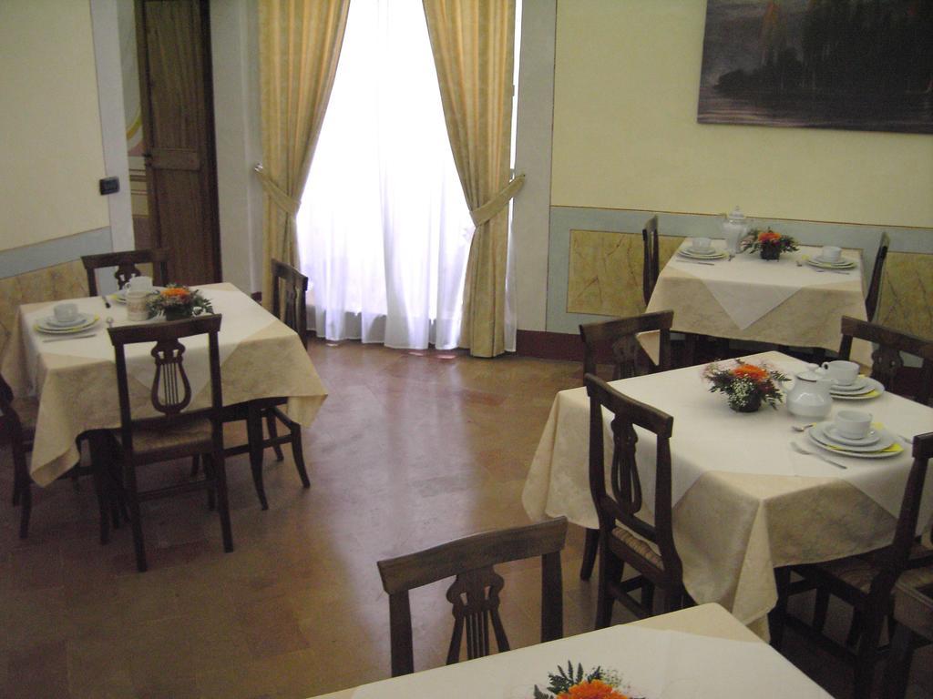 Hotel Palazzo Brunamonti Bevagna Exterior foto
